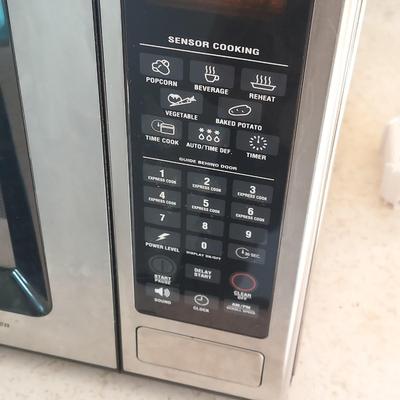 Stainless GE Microwave (K-BBL)