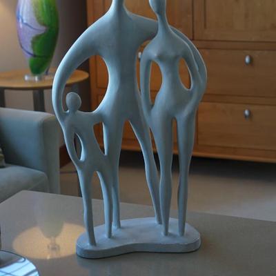 VTG DAVID FISHER AUSTIN CLAY FIGURINE GROUPING OF FAMILY