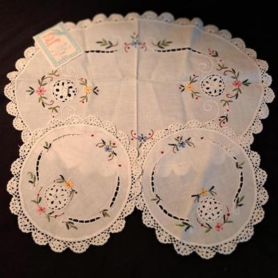 Collection of Hand-Embroidered Crewel Pillows & Linens (BD-SD)