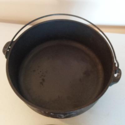 Cast Iron Griddle, Dutch Oven and Muffin Pan (K-BBL)