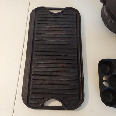 Cast Iron Griddle, Dutch Oven and Muffin Pan (K-BBL)