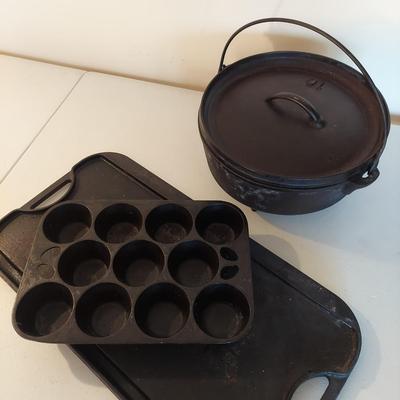 Cast Iron Griddle, Dutch Oven and Muffin Pan (K-BBL)