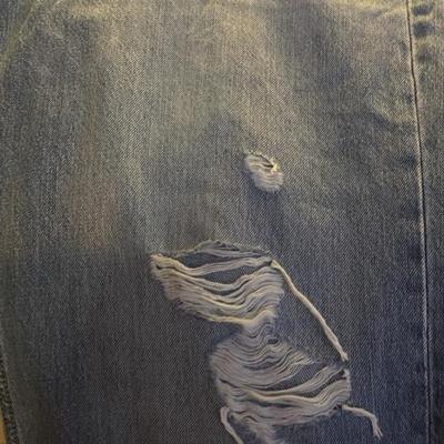 Brand NEW Levi’s women size 32