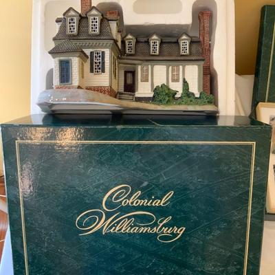 Lot of Colonial Williamsburg Village & Figurines