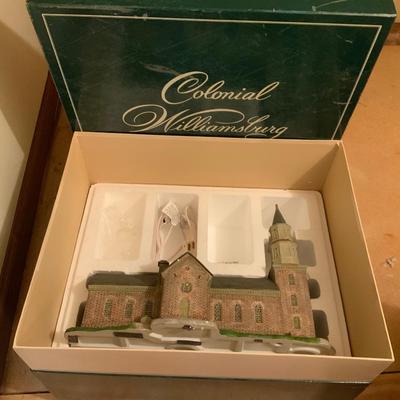 Lot of Colonial Williamsburg Village & Figurines