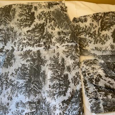 Lot of Colonial Williamsburg Village & Figurines