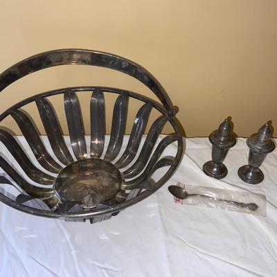 Lot of Silver items including a set of salt and Pepper shakers.