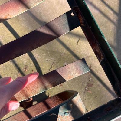 Green Metal Patio Table & Matching Chairs (Y-RG)