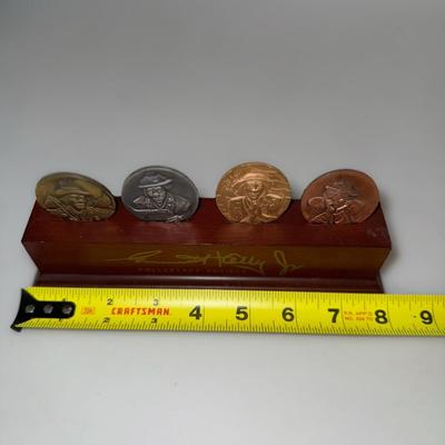 Emmett Kelly Jr Collectors Society Commemorative 4 Coins & Wood Stand Set