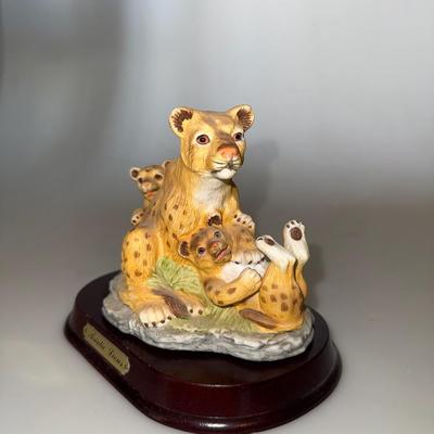 Aldon Accessories 1988 FAMILIES OF THE WILD Lions Music Box