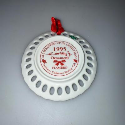 Flambro Emmett Kelly Jr "All Wrapped Up In Christmas" Plate Ornament 1995 VTG