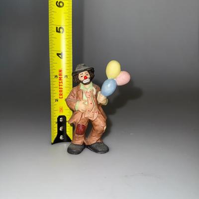 Emmett Kelly Jr. Figurine featuring him holding three balloons