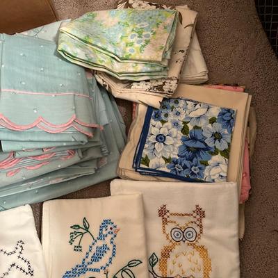 Vintage sheet set (Full) and kitchen towels