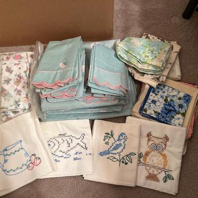 Vintage sheet set (Full) and kitchen towels