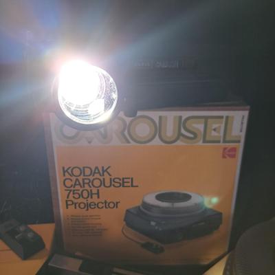 KODAK Carousel 750 Slide Projector & Assessories - NIB (BD-SD)