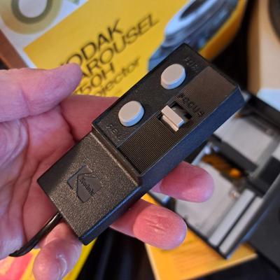 KODAK Carousel 750 Slide Projector & Assessories - NIB (BD-SD)