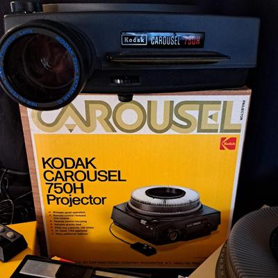 KODAK Carousel 750 Slide Projector & Assessories - NIB (BD-SD)