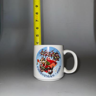 Vintage 1993 Emmett Kelly Santa's Stowaway Christmas Holiday Coffee Tea Cup Mug