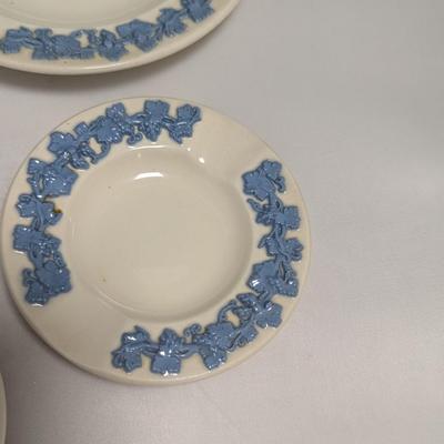 Vintage Wedgwood Etruria Barlaston England Embossed Queensware Round Ashtrays #48