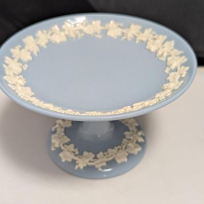 Vintage Wedgwood Etruria Barlaston England Embossed Queensware Cake Stand & Plate #49