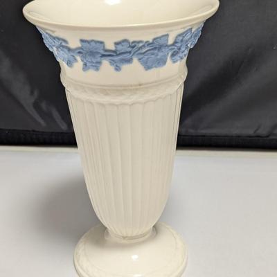 Wedgwood Etruria & Barlaston Queensware Vase & Candle Holders #52