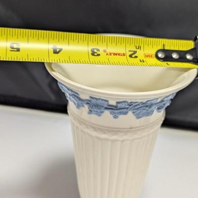 Wedgwood Etruria & Barlaston Queensware Vase & Candle Holders #52