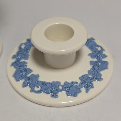 Wedgwood Etruria & Barlaston Queensware Vase & Candle Holders #52