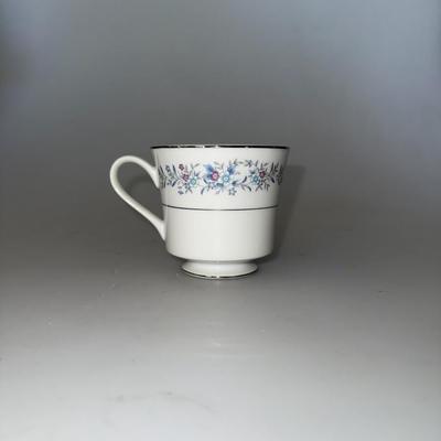Wellin Fine China Dinner Tea and Dinner Set and sugar and cream dish