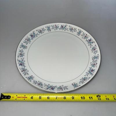 Wellin Fine China Dinner Tea and Dinner Set and sugar and cream dish