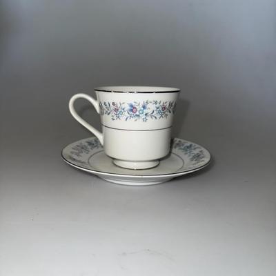 Wellin Fine China Dinner Tea and Dinner Set and sugar and cream dish
