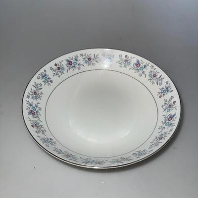 Wellin Fine China Dinner Tea and Dinner Set and sugar and cream dish