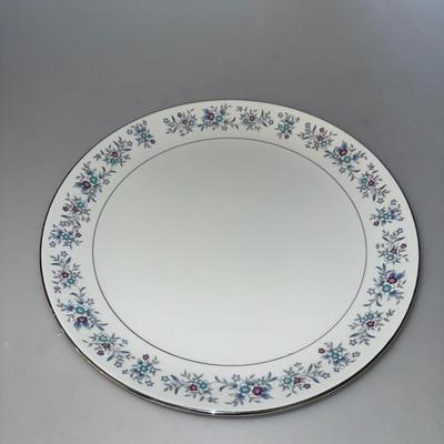 Wellin Fine China Dinner Tea and Dinner Set and sugar and cream dish