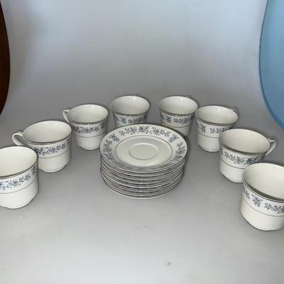 Wellin Fine China Dinner Tea and Dinner Set and sugar and cream dish