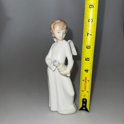 Lladro - NAO ... Angel with Butter Churn