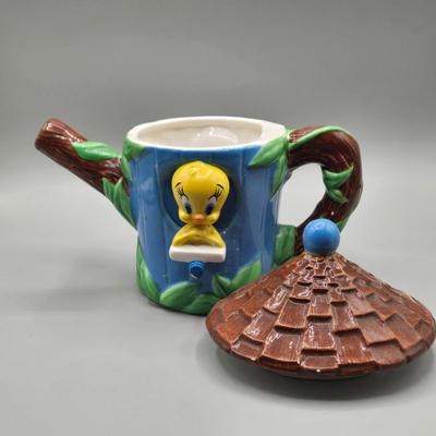 LOT 61B: Looney Tunes Teapot and Group of Whimsical Salt and Pepper Shakers