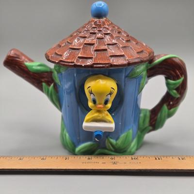 LOT 61B: Looney Tunes Teapot and Group of Whimsical Salt and Pepper Shakers