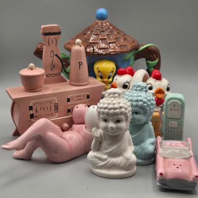 LOT 61B: Looney Tunes Teapot and Group of Whimsical Salt and Pepper Shakers