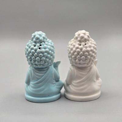 LOT 61B: Looney Tunes Teapot and Group of Whimsical Salt and Pepper Shakers