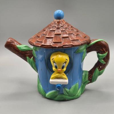 LOT 61B: Looney Tunes Teapot and Group of Whimsical Salt and Pepper Shakers