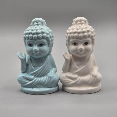 LOT 61B: Looney Tunes Teapot and Group of Whimsical Salt and Pepper Shakers