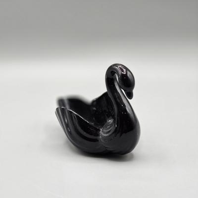 LOT 67A: Swan Figurines