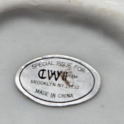 LOT 67A: Swan Figurines