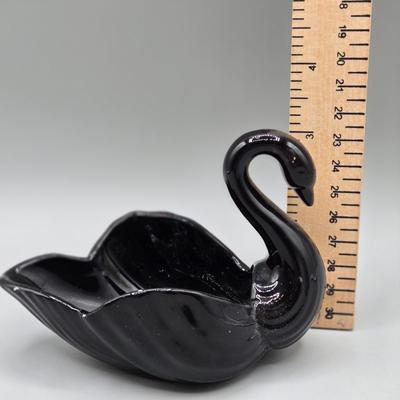 LOT 67A: Swan Figurines