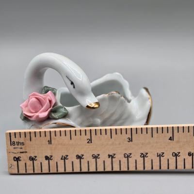 LOT 67A: Swan Figurines