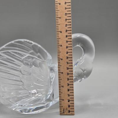 LOT 67A: Swan Figurines