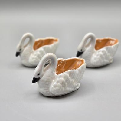 LOT 67A: Swan Figurines