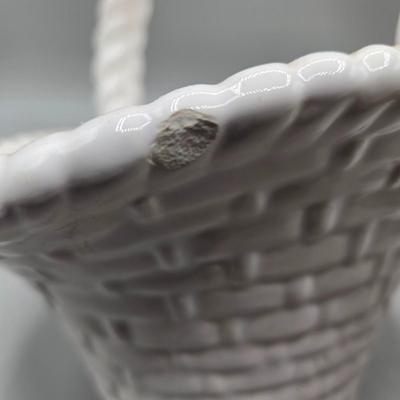 LOT 68A: Country Decor Including Napkin Rings and Music Box