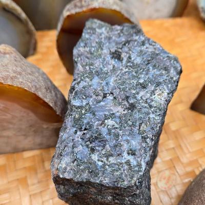 LOT 76B: Various, Unique Geodes