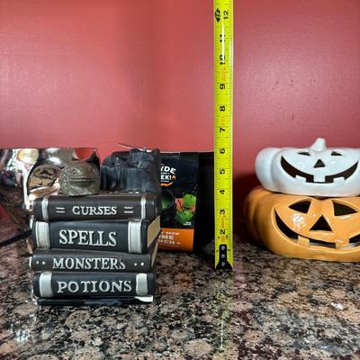 LOT 82C: Halloween Decor