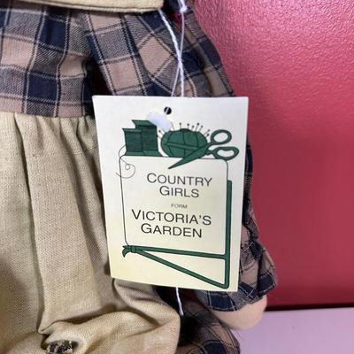 LOT 91C: Doll Collection - Madam Alexander Dolls in Box, Cabbage Patch Kids, Country Girl & More